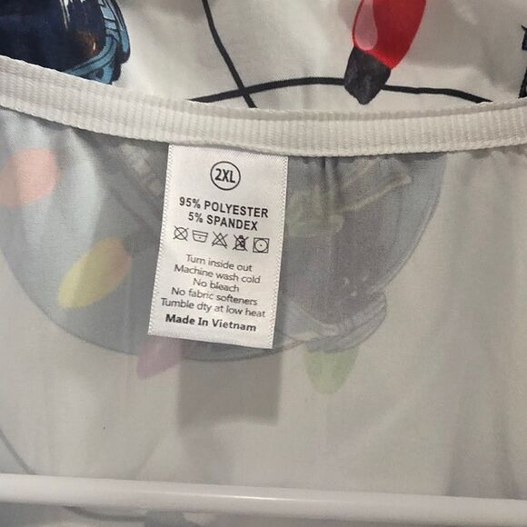 Christmas aliens and christmas lights shirt, short sleeved,button front size 2XL - Picture 3 of 3